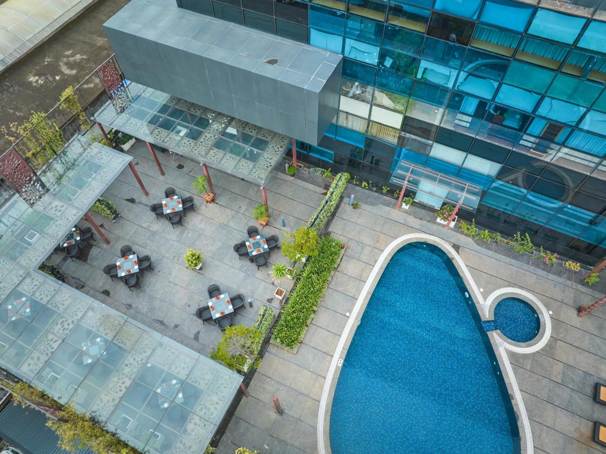 The Raviz Calicut Hotel Buitenkant foto